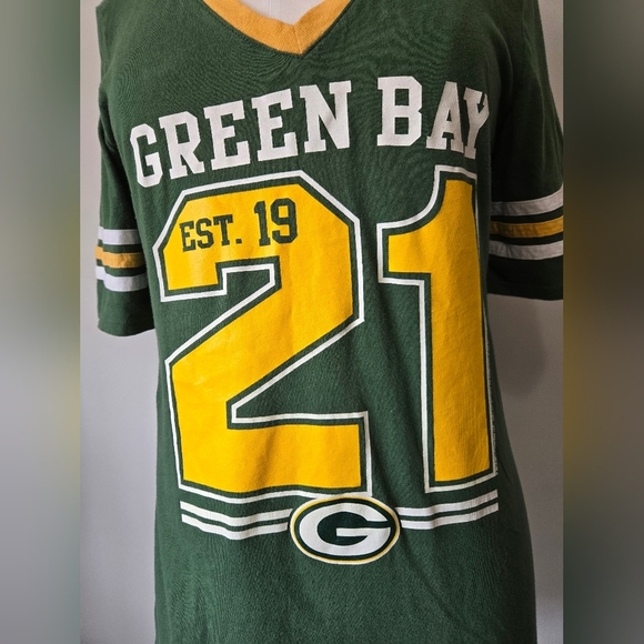NFL Team Apparel GREEN BAY PACKERS V Neck Short Sleeve Shirt. Large - Picture 3 of 8